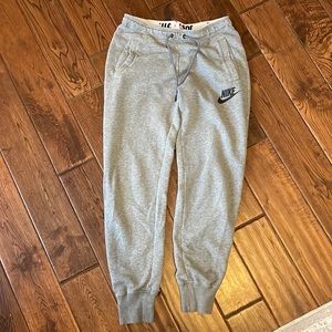 Sweet Nike sweats, tapered at the bottom.